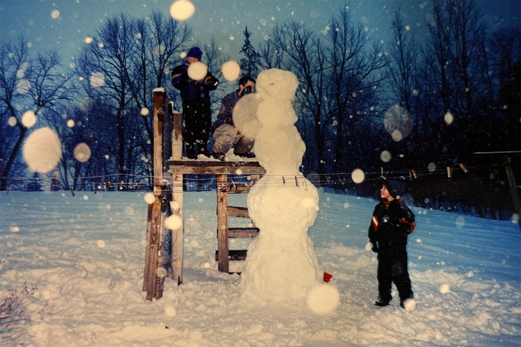 kids building snowman